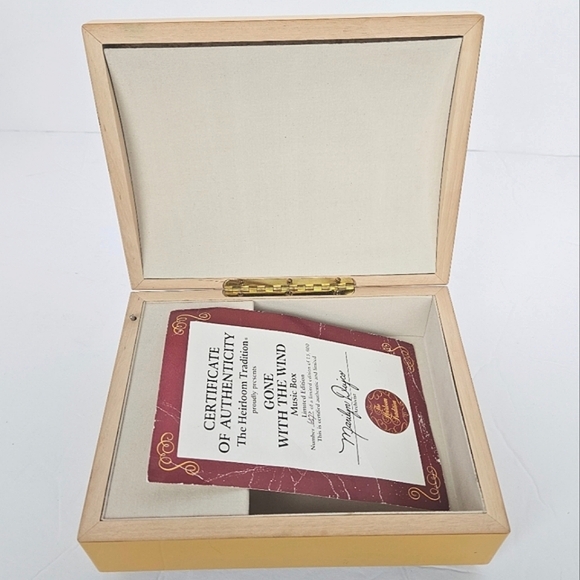 Heirloom Tradition Limited Edition 'Gone With the Wind' Music Box Collectible - Picture 7 of 14